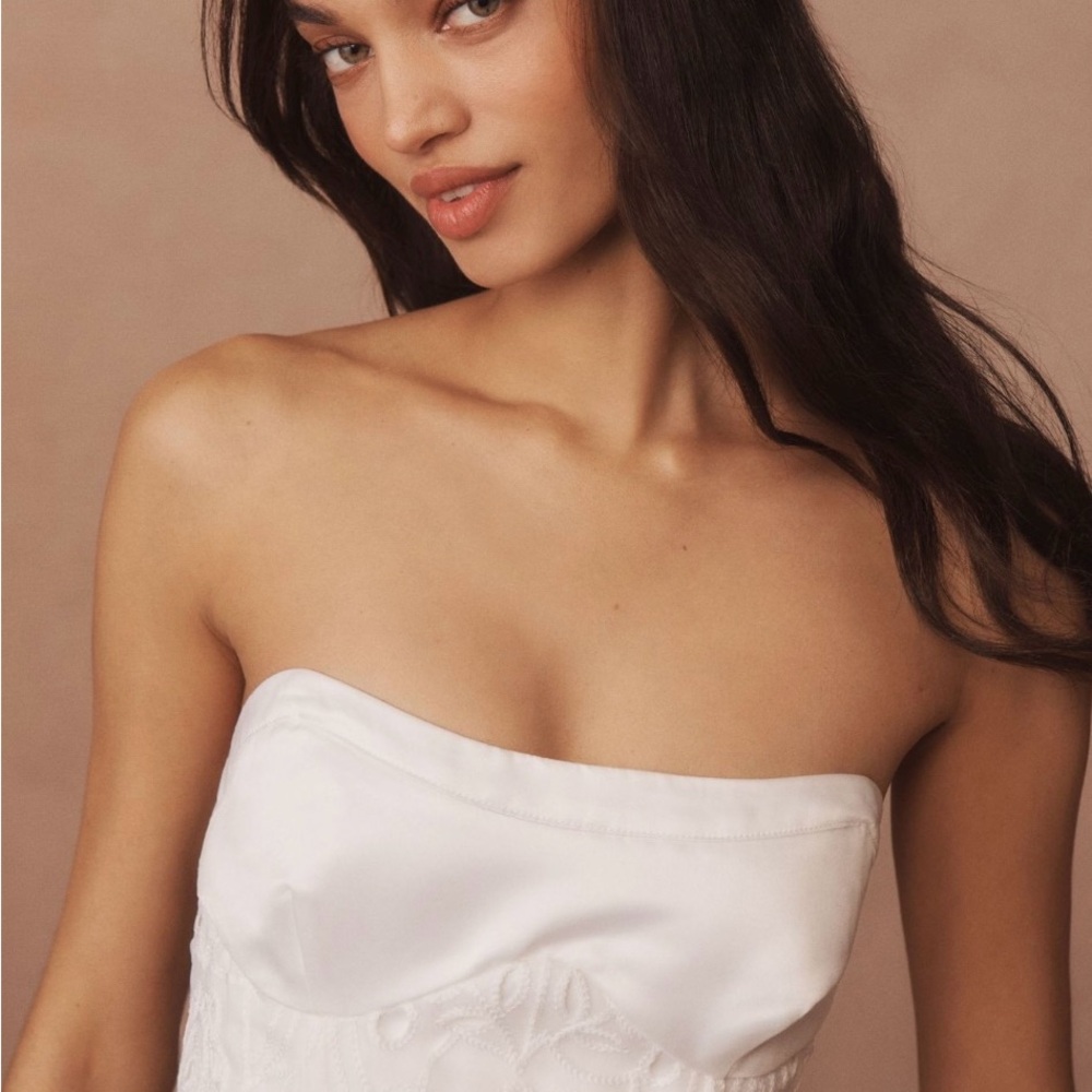 Elegant White Lace Fit-and-Flare Midi Dress - Picture 3 of 5